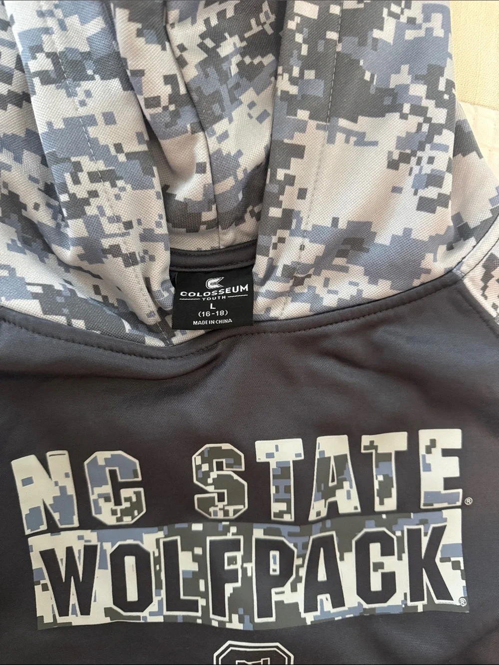 Colosseum Kids' Gray & Digital Camo NC State Wolfpack Hoodie
